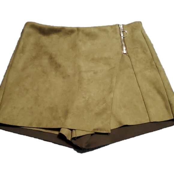L love Pants - Love Green Faux Suede Skorts Size Large